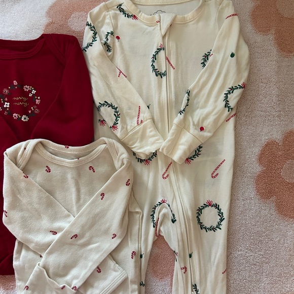 Festive Baby Onesies Set - Red and Cream - Picture 5 of 6